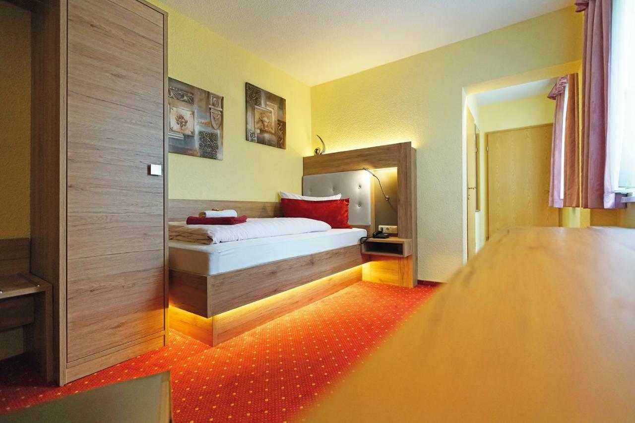 Single Room,847081763:JPEG